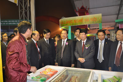 ໄຂງານວາງສະແດງກະສິກຳ ແລະ ການຄ້າເຂດທົ່ງພຽງແມ່ນ້ຳແດງ 2012